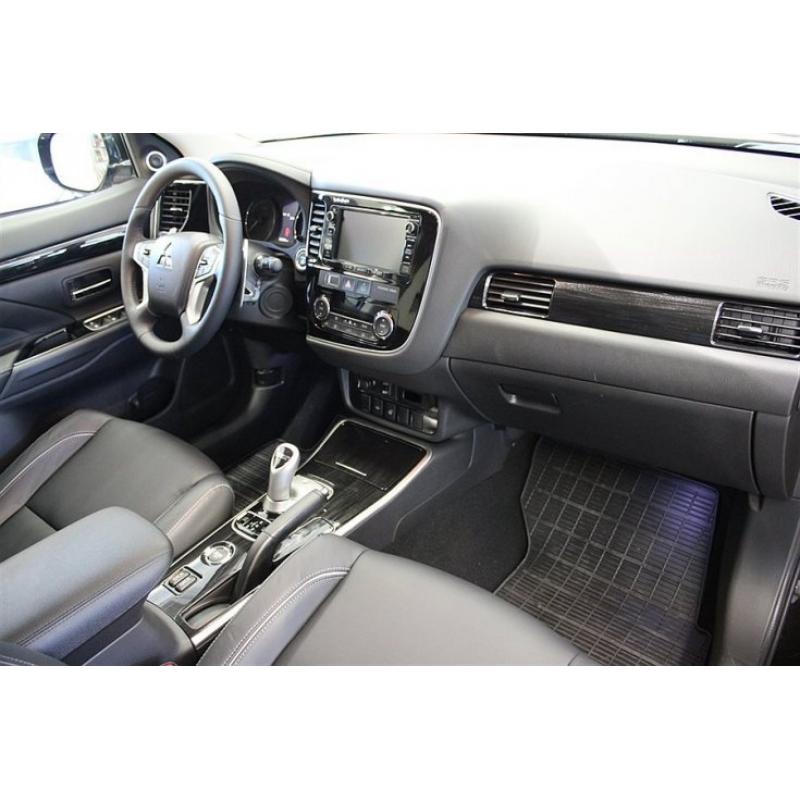 Mitsubishi Outlander PHEV Business NAV 4WD -16